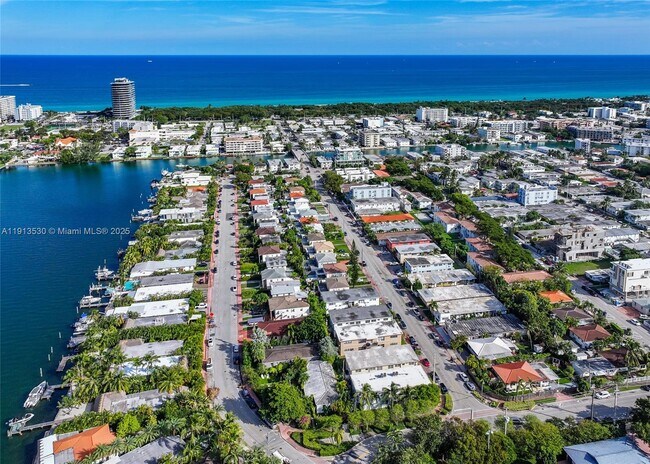 Foto del edificio - 8430 Crespi Blvd