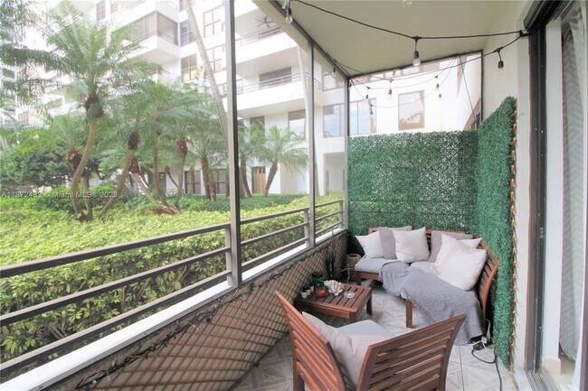 Foto del edificio - 2500 Parkview Dr