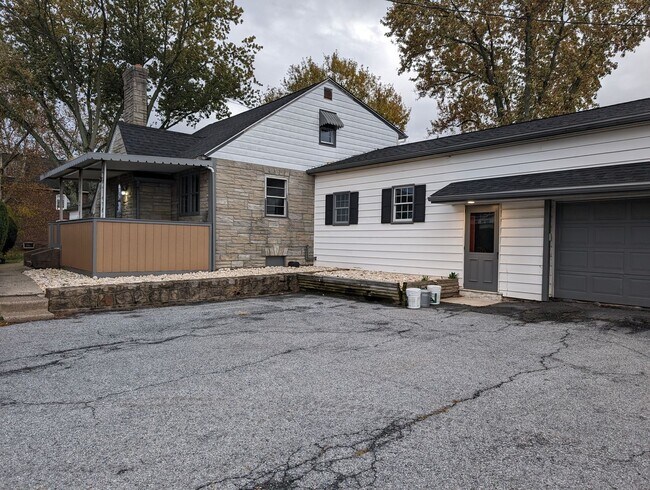 Foto del edificio - Spacious 4 Bed 2.5 Bath Home