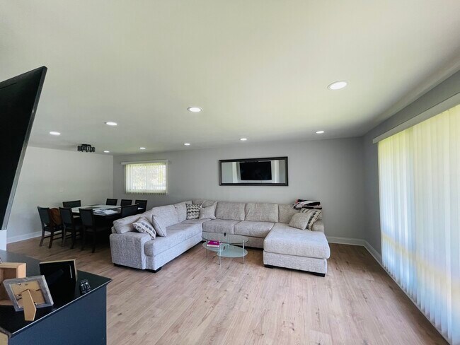 Foto del edificio - 3500 Plum Grove Dr