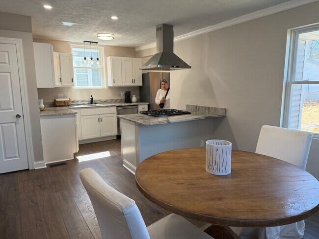 Foto del edificio - 1373 Oakwood Ave