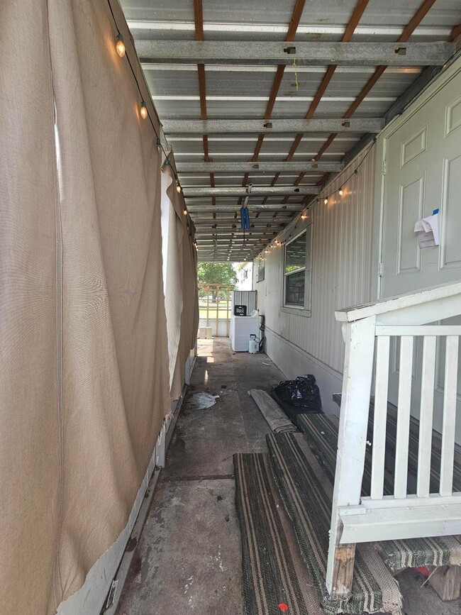 Building Photo - 920 Boardwalk Ln