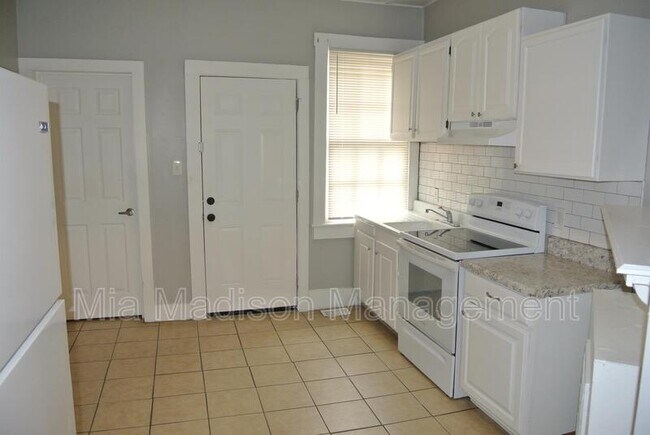 Foto del edificio - 1708 Lennox Ct