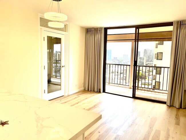 guest bedroom/office entry - 1201 Wilder Ave