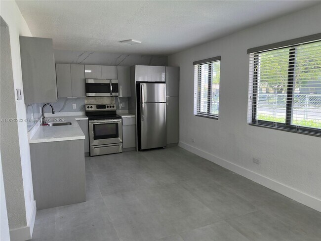 Foto del edificio - 2145-2149 NW 33rd St