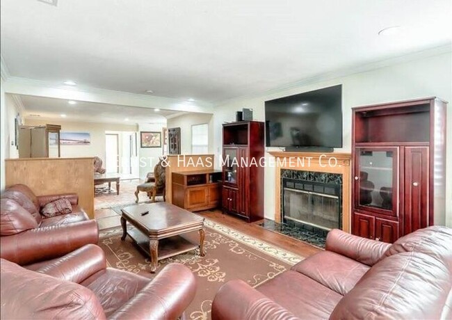 Foto del edificio - Beautiful 4 Bedroom 2 Bath Home in Prime L...