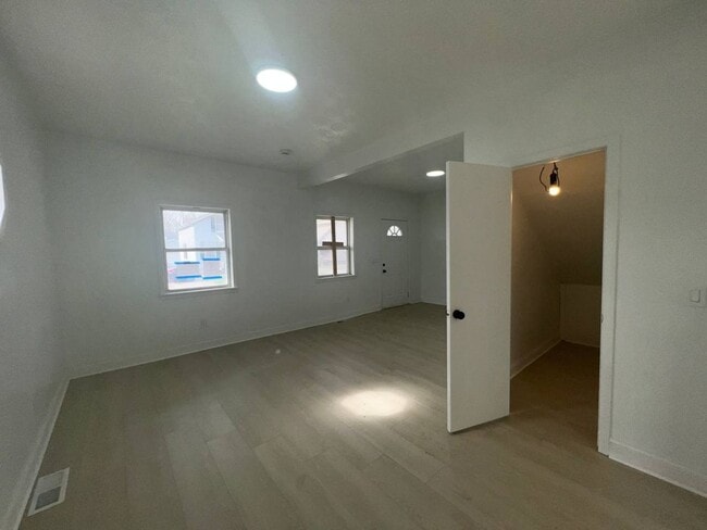 Foto del edificio - 121 Monroe St