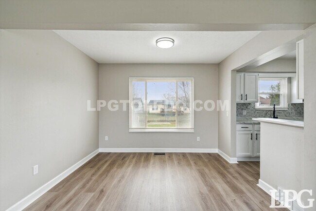 Foto del edificio - 4230 Dahlia Dr