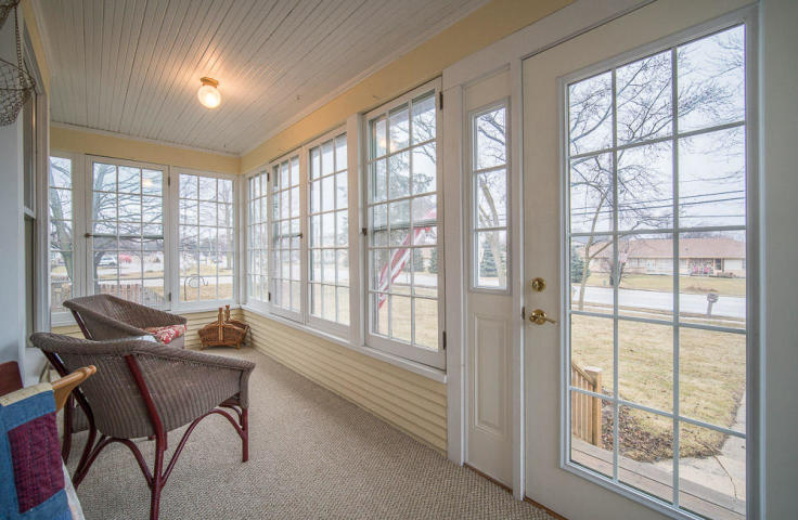 Sunny Front 3 Season Room - 508 Merton Ave