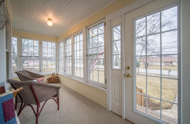 Sunny Front 3 Season Room - 508 Merton Ave