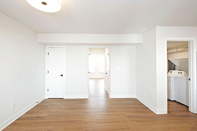 Building Photo - 919 Belmont Ave