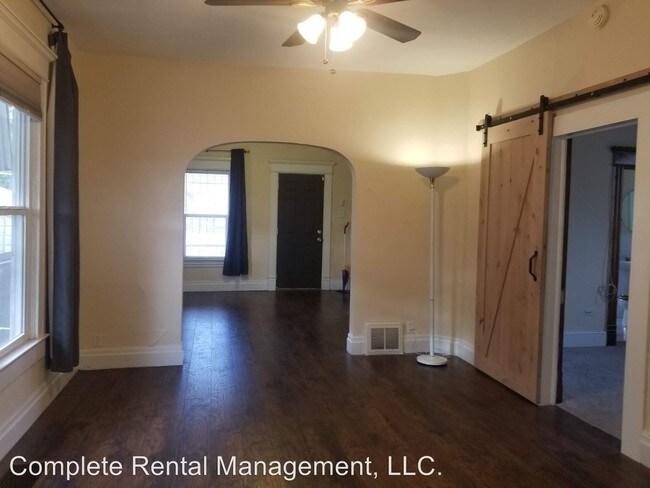Building Photo - 3 br, 1 bath House - 1108 E 4th St