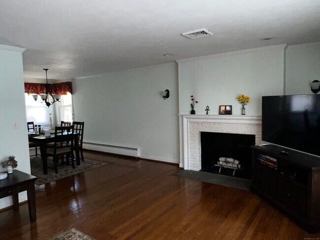 Foto del edificio - 3 Old Field Rd