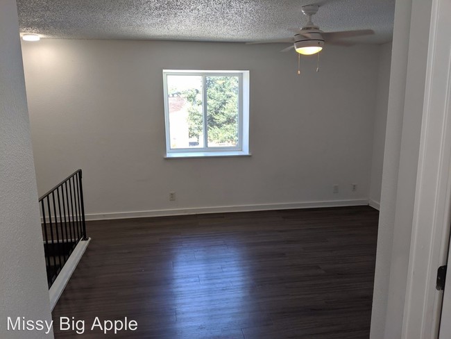 Building Photo - 2301 Mission Hill Dr