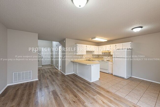 Foto del edificio - 686 W Martha Dr