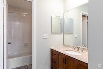2BR, 2BA - Ontario - ReNew on Naper