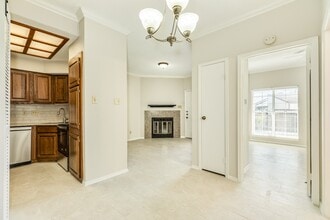 Building Photo - 921 Marine Dr