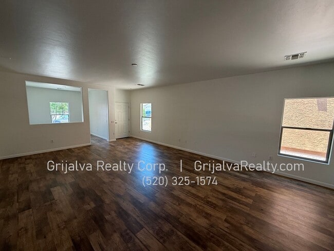 Building Photo - 880 West Calle Valenciana