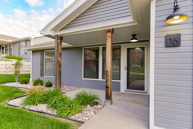 Building Photo - 20 Wallingford Dr