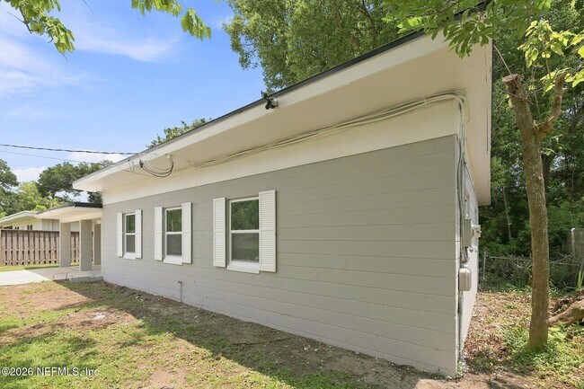 Foto del edificio - 6856 Camelot Rd