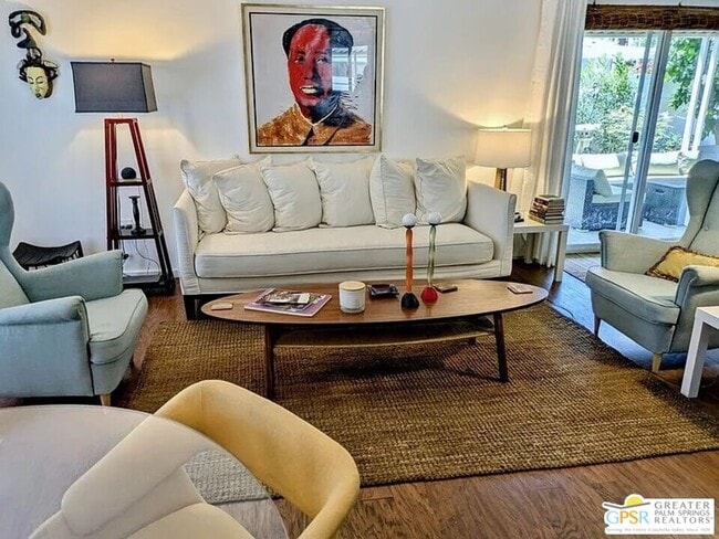 Building Photo - 20 Vía Valverde