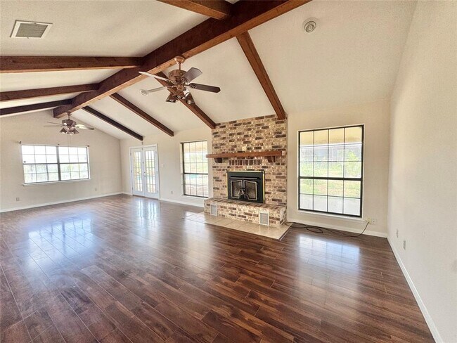 Foto del edificio - 18512 Carlson Ln