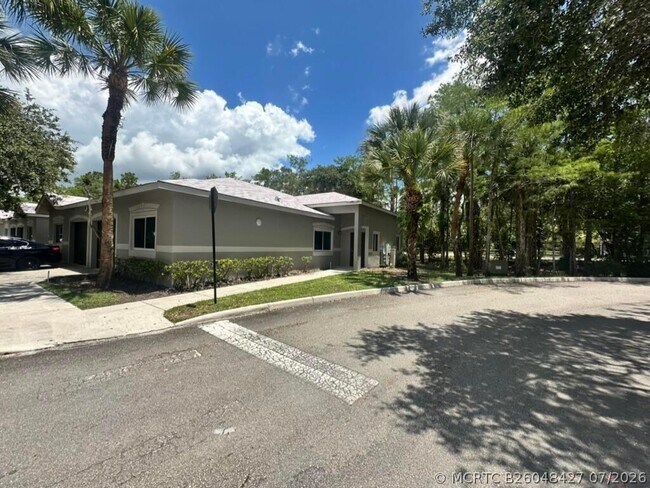 Foto del edificio - 220 Crestwood Cir