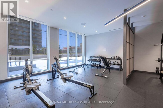 Photo du bâtiment - 2545-2545 Simcoe St N