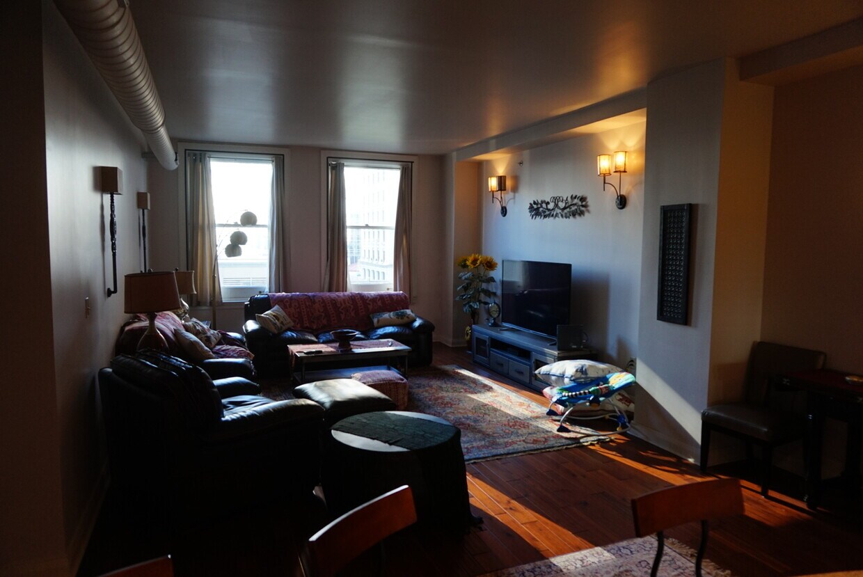 Living Room - 300 4th Ave