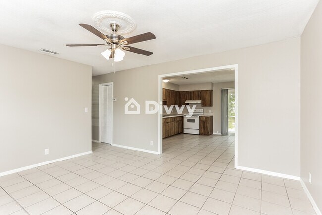 Foto del edificio - 7807 KNOLL DR N, JACKSONVILLE, FL 32221