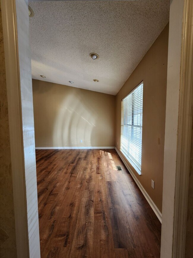 Building Photo - City of Maryville 37801- 3 bed 2.5 bath condo - call Tom Parry 865-607-3649