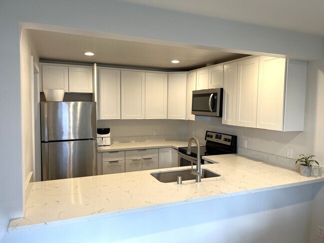 Building Photo - 211 3rd St S