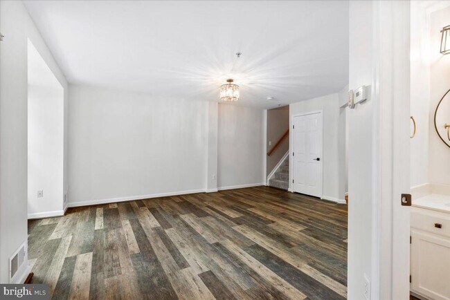 Building Photo - 5227 Regal Ct
