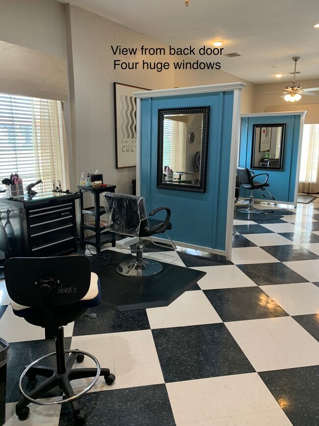 Foto del edificio - 2350 N Interstate Dr