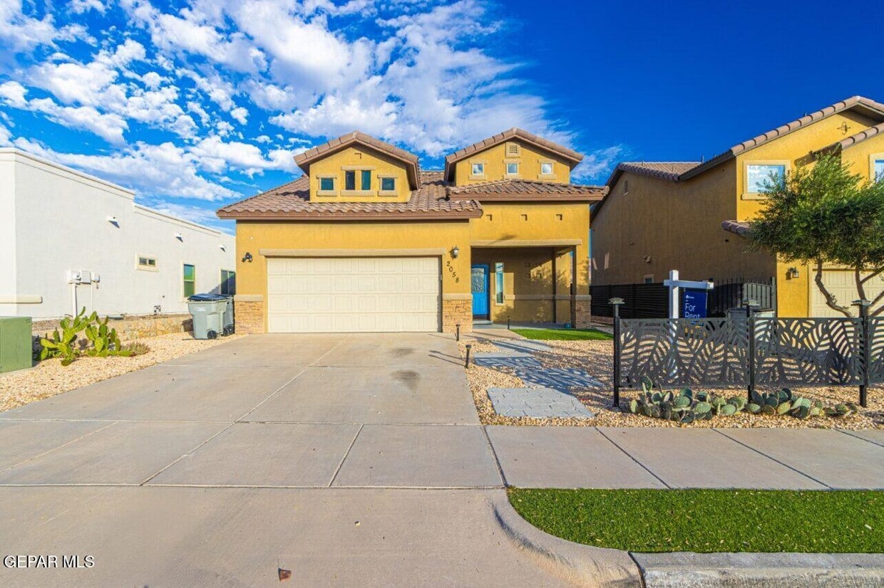 Foto principal - 2058 Bluff Creek St