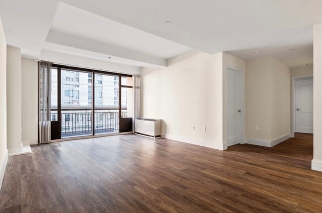 Building Photo - 123 E 47th St