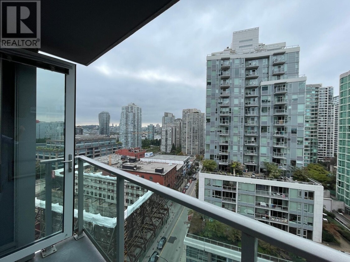 Primary Photo - 233-1233 Robson St