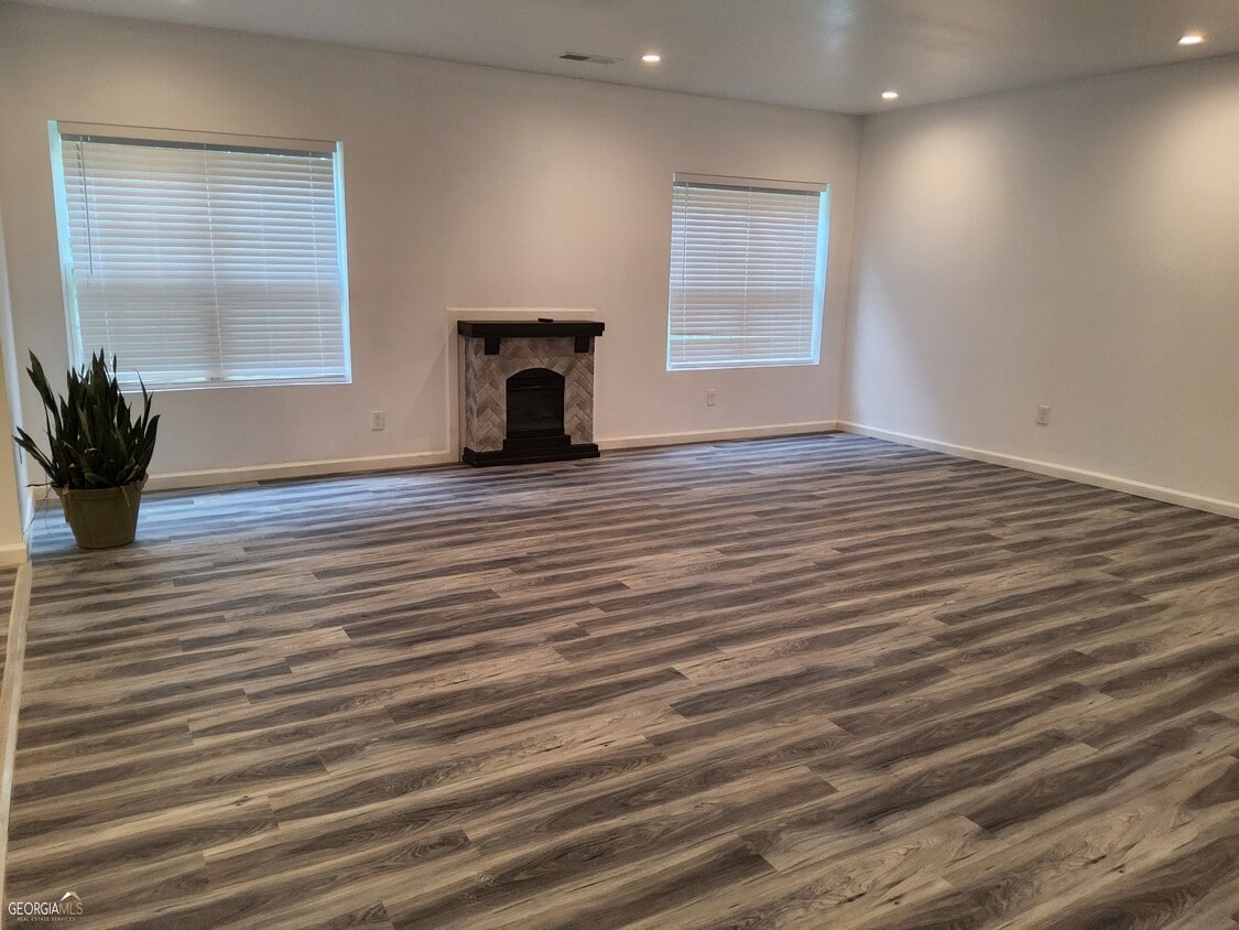 Foto principal - 325 Sunderland Way