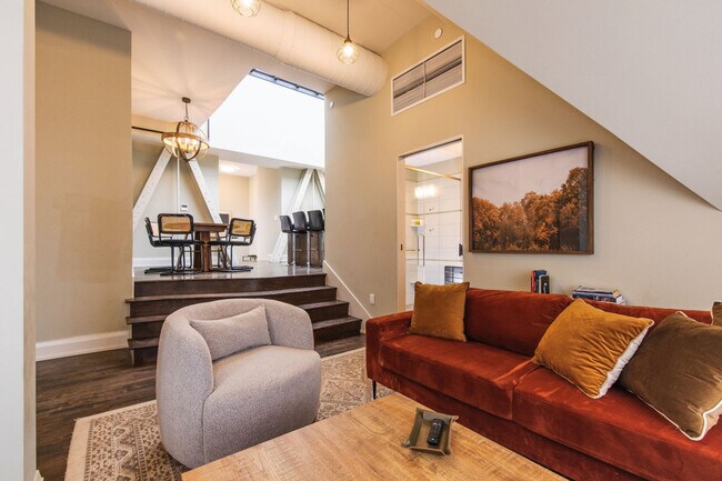 Foto del edificio - 225 E Michigan St