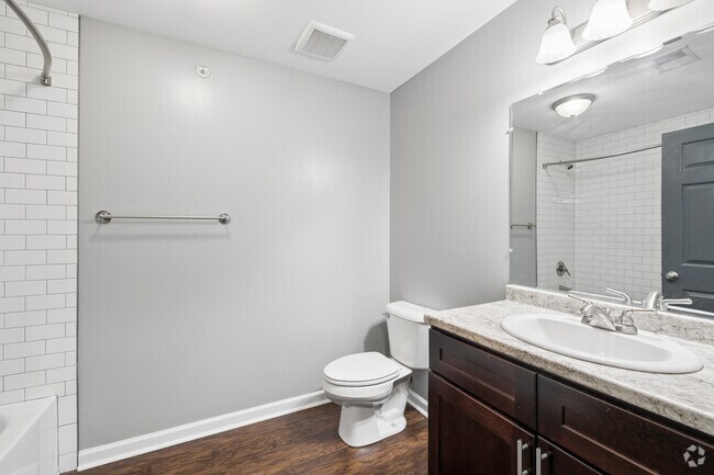 Apartamento Finch de 1 dormitorio y 1 baño - 493 pies cuadrados - Baño - The Adelade