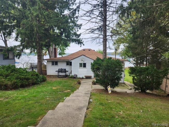 Building Photo - 8463 Hillpoint Dr