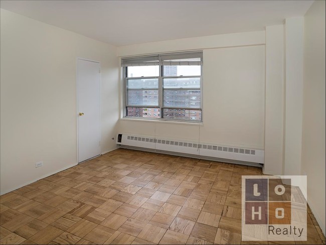 Foto del edificio - 475 FDR Dr