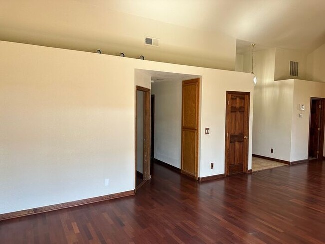 Foto del edificio - Weston Ranch Home 3 Bedrooms 2 Bath