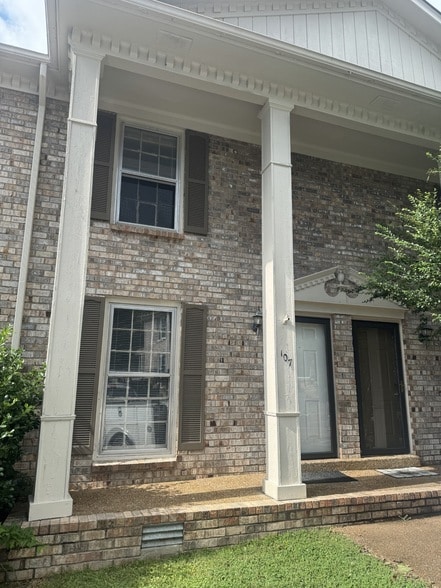Building Photo - 107 Northcrest Ct