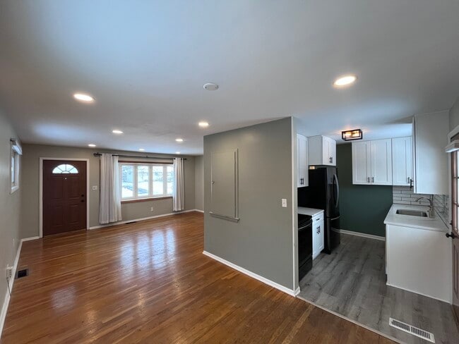 Foto del edificio - 2483 Shrewsbury Rd