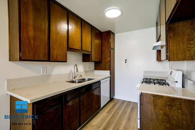 Building Photo - 5452 Corteen Pl