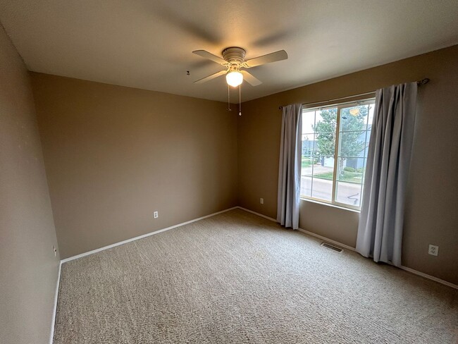 Building Photo - 4 Bed 3.5 Bath