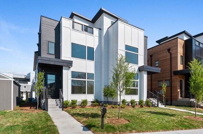 Welcome to 1028B - 1028 Monroe St