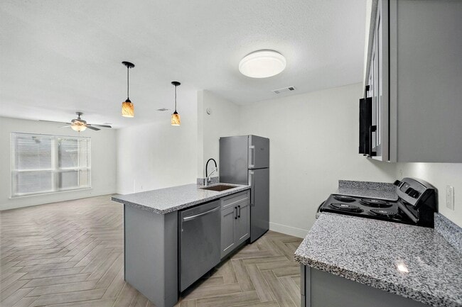 Renovated 1Bedroom 1/1.5Baths TOWNHOME - 8801 Hammerly Blvd