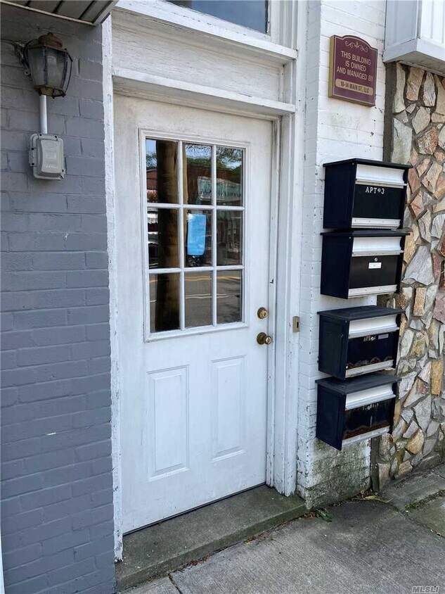 14 Main St Unit 1, Sayville, NY 11782 Room for Rent in Sayville, NY